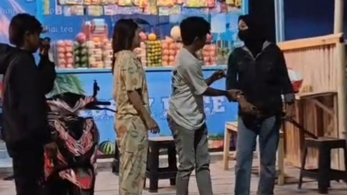 Tangkapan layar video cekcok 2 wanita di Garut