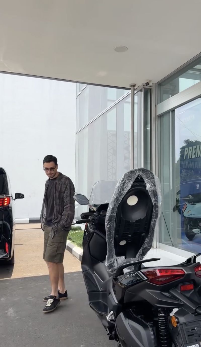 Gaya Anyar Gelandang Timnas Thom Haye Jajal Skutik Premium Yamaha (3)