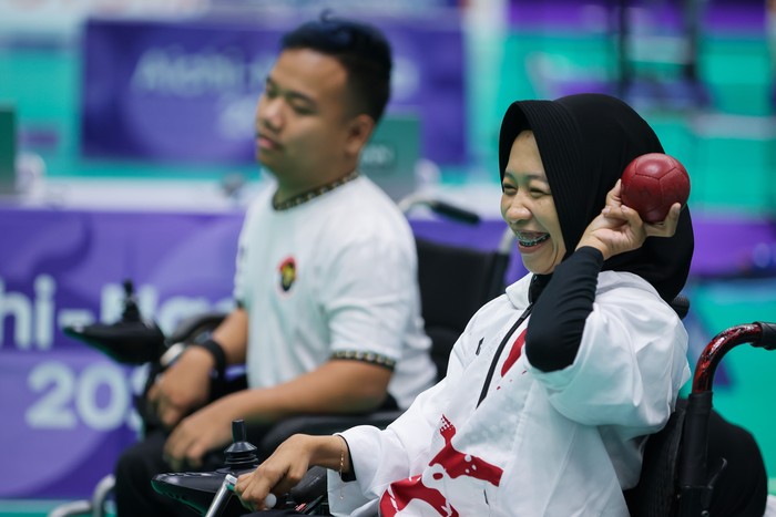 Atlet boccia Indonesia Handayani (kanan) dan Muhammad Afrizal Syafa (kiri) mengikuti latihan resmi Asian Para Games 2026 di Nagoya City General Gymnasium, Jepang, Rabu (14/10/2026). Cabang olahraga boccia menargetkan 1 emas. NPC INDONESIA/Dwi Prasety