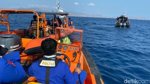 Tim SAR gabungan melaksanakan pencarian korban hilang Pinisi Feronia yang tenggelam di perairan TN Komodo, Labuan Bajo, Manggarai Barat, NTT, Rabu (14/10/2026).