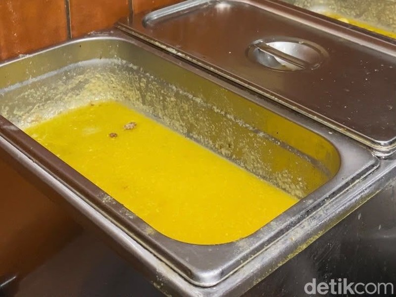 Titik Desa Titik Desa, kafe yang menawarkan menu pisang goreng madu lezat dengan lapisan butter Wisjman.