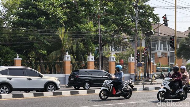 TKP Kecelakaan Lamborghini di Bangjo UIN Jogja TKP kecelakaan yang melibatkan Lamborghini vs Gran Max di Bangjo UIN Jogja, Sleman, Rabu (14/10/2026).