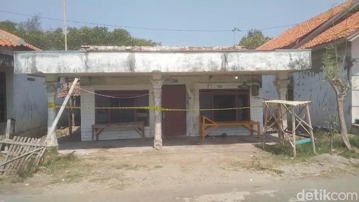 TKP tempat suami bacok istri, anak, dan mertua.