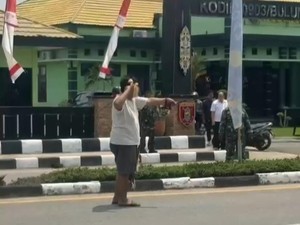 Viral Pria Bawa Mandau Ngamuk Depan Kodim Bulungan, Ini Fakta-Kronologinya