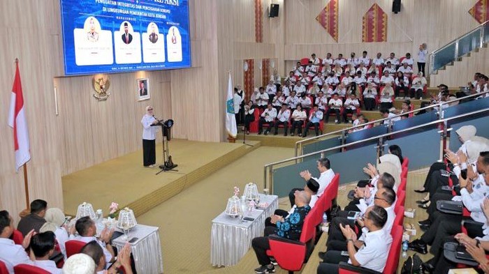 Wali Kota Kendari Siska Karina Imran dalam kegiatan Sosialisasi Antikorupsi di Aula Samaturu, Balai Kota Kendari.