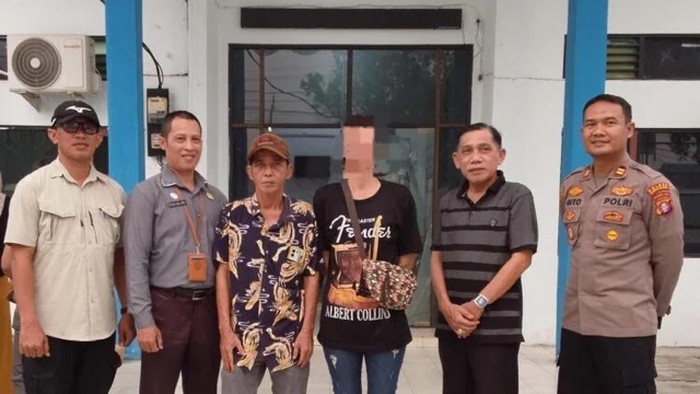 Warga Barito Selatan dipulangkan setelah enam bulan tertahan di imigrasi Malaysia.