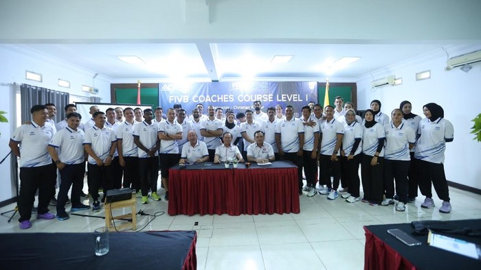 Langkah Baru Yolla Yuliana Menimba Ilmu Kepelatihan Voli Internasional (2)