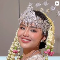 Banyak netizen ikut memuji kecantikan Kenny Austin itu. Kalau kemaren nikah gini, masyaallah banget man, tulis salah satu komentar. MasyaAllah cantik bgd, komentar lain. Foto: Instagram/@prscillas