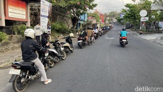 Antrean BBM di Klungkung Bali Mengular, Warga Antre dari Jam 3 Pagi