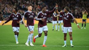 Anomali Aston Villa: Perkasa di UCL, Memble di EPL