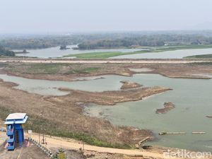 Sejarah Bekas Jalur KA Solo-Wonogiri di Dasar Waduk Gajah Mungkur