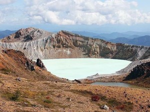 Danau Kawah di Jepang Dibuka Kembali setelah 8 Tahun Ditutup