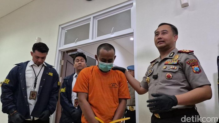 Debt Collector Pinjol Ilegal pelaku pemerasan terhadap wanita Gresik dengan foto porno editan.