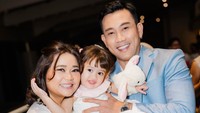 Gak nyangka perjalanan gue sudah sejauh ini, tahu-tahu sudah jadi bapak sekaligus sosok suami. Sekarang gue lebih mengerti, hidup itu bukan cuma sekadar mengejar prestasi dan sukses, tapi lebih daripada itu: bersama siapa kita menjalani itu semua, ujar Denny Sumargo dilihat di Instagram, Kamis (15/10/2026). (Foto: dok Instagram sumargodenny)