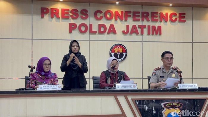 Dirres PPA-PPO Polda Jatim Kombes Ganis Setyaningrum saat jumpa pers
