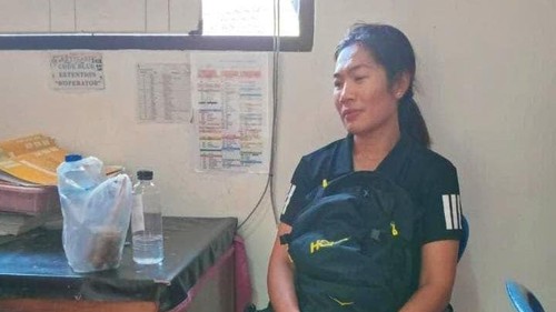 Dokter Ni Wayan Kurnia Wati saat baru sampai di RSUD Karangasem setelah jalan kaki 7 kilometer dari rumahnya, Kamis (15/10/2026) (foto: dok. istimewa/dokter Kurnia Wati)