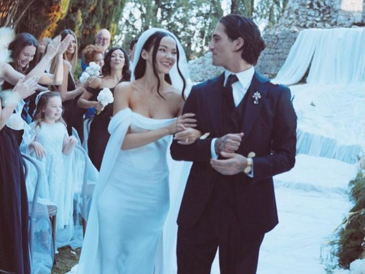Dove Cameron Menikah dengan Damiano David Usai 3 Tahun Pacaran