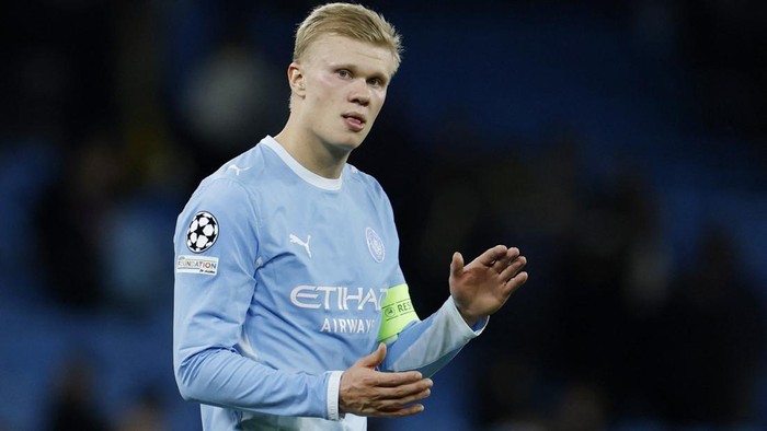 Soccer Football - UEFA Champions League - Manchester City v Paris St Germain - Etihad Stadium, Manchester, Britain - October 14, 2026 Manchester Citys Erling Haaland with teammates look dejected after Paris St Germains Vitinha scores their third go