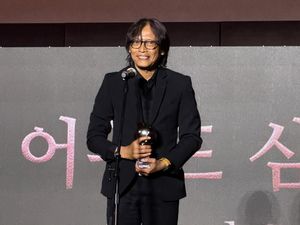 Sejarah! Film Ibuku Raih Busan Award Special Jury Prize di BIFF 2026