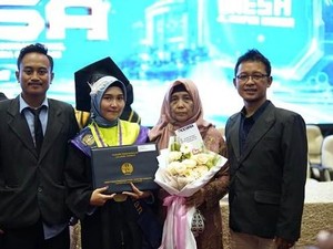 Buat Media Belajar Latih Siswa SD Berpikir Kritis, Firda Lulus S2 Unesa IPK 4!