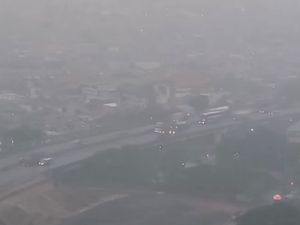 Kata DLH Surabaya Soal Viral Udara Keruh Pagi Hari Diduga Imbas Karhutla
