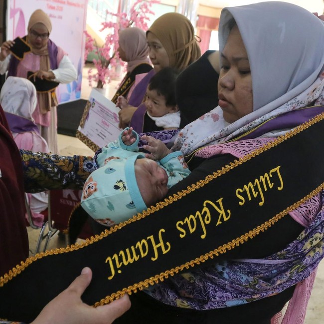 Ibu Hamil di Solo Ikuti Wisuda, Jadi Upaya Cegah Stunting