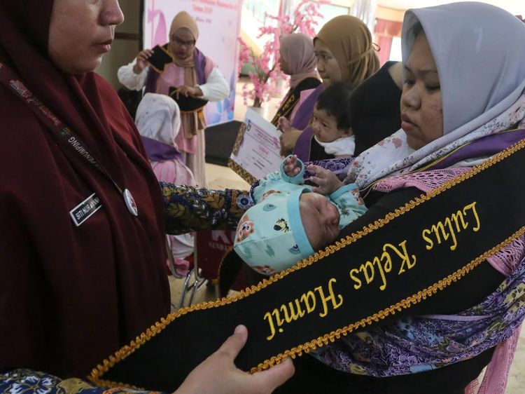 Ibu Hamil di Solo Ikuti Wisuda, Jadi Upaya Cegah Stunting