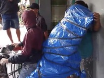 Video: Miris, Jenazah Eks Kades di Sigi Dibonceng Motor gegara Jalan Rusak