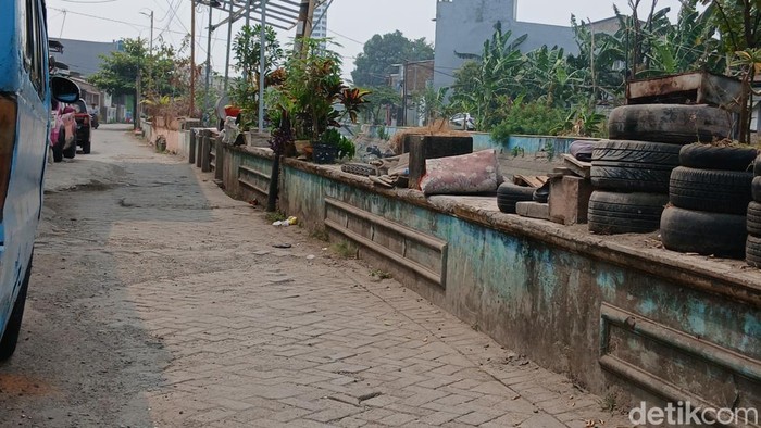 Kanopi parkiran milik warga di Jalan Deppasawi Luar, Kecamatan Tamalate, Makassar, diancam dibongkar paksa.
