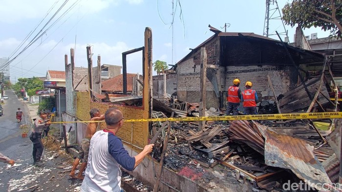 Penampakan warung makan Padang yang ludes terbakar di Kedungwuluh, Purwokerto Barat, Banyumas, Kamis (15/10/2026).