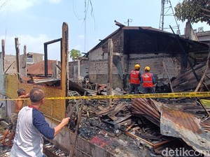 Kompor Diduga Meledak, Warung Padang di Purwokerto Ludes Terbakar