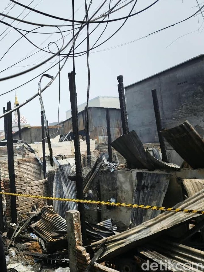 Potret Kebakaran Permukiman Padat Penduduk di Rappokalling Makassar