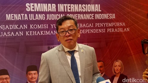 Ketua KY Abdul Chair Ramadhan dalam seminar internasional Menata Ulang Judicial Governance Indonesia di The Trans Resort Bali, Badung, Bali, Kamis (15/10/2026).(Foto:Wibhi Leksono/detikBali)