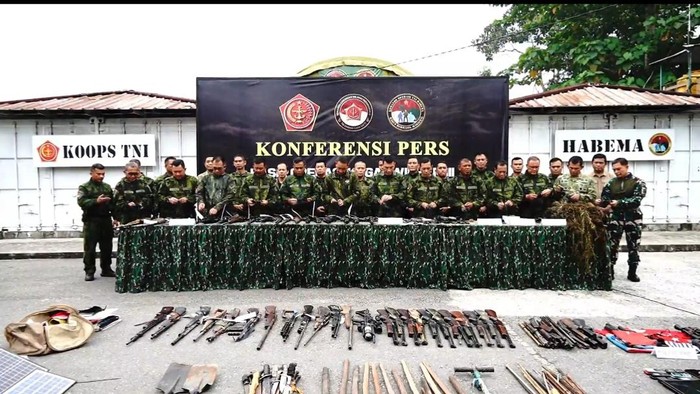 Konferensi pers Operasi Triwulan III di Papua.