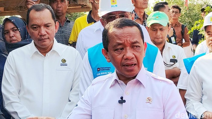 Kunjungan Menteri ESDM Bahlil Lahadalia usai meninjau Program Lisdes di Karawang