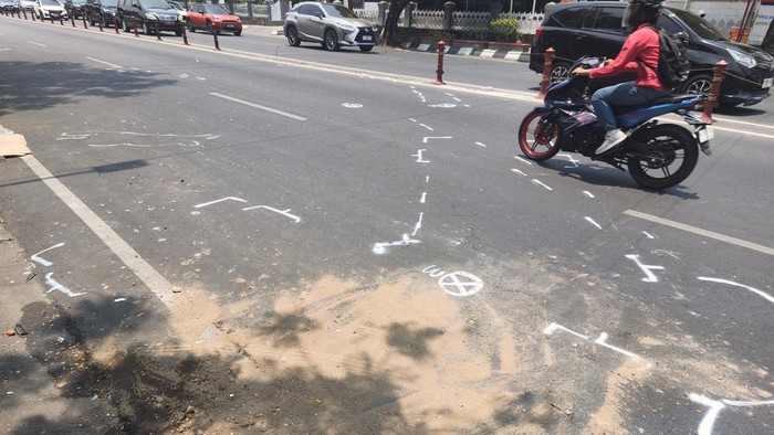 Lokasi kecelakaan karambol di Jalan Ahmad Yani, Kecamatan Semarang Selatan, Kota Semarang, yang menyebabkan seorang korban meninggal dunia, Kamis (15/10/2026).