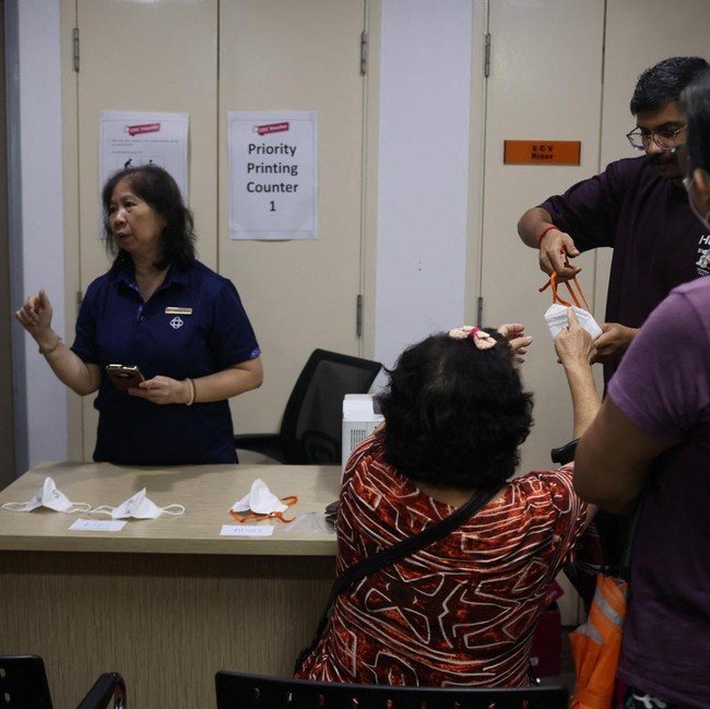 Masker Gratis Dibagikan di Singapura Imbas Buruknya Kualitas Udara