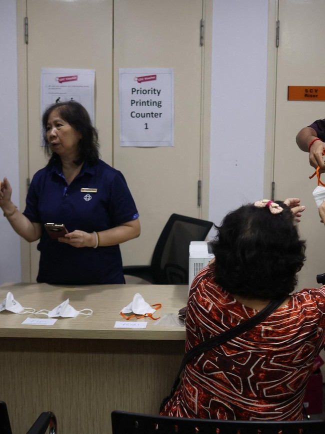 Masker Gratis Dibagikan di Singapura Imbas Buruknya Kualitas Udara