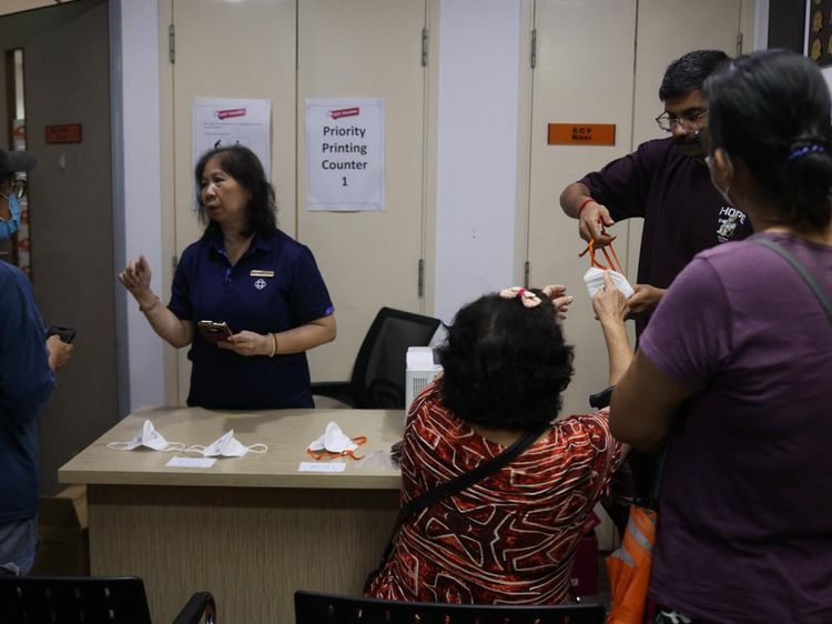 Masker Gratis Dibagikan di Singapura Imbas Buruknya Kualitas Udara
