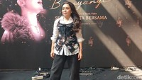 Alih-alih merasa sakit hati atau terpancing emosi karena haters Mayangsari justru menilai haters adalah mereka yang sedang mencari kebahagiaan. Foto: Febryantino/detikcom