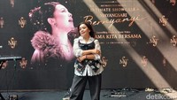 Mayangsari comeback bernyanyi dan mengeluarkan lagu berjudul Selama Kita Bersama di kawasan Gandaria, Jakarta Selatan, Rabu (14/10/2026). Foto: Febryantino/detikcom