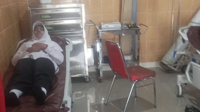 Kondisi murid MTs Darul Falah yang diduga keracunan MBG, saat menjalani perawatan di Puskesmas Cluwak, Pati, Kamis (15/10/2026).