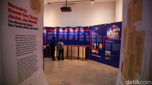 Sebanyak 12 naskah kuno yang telah ditetapkan sebagai Ingatan Kolektif Nasional dipamerkan dalam Pameran Kearsipan bertajuk “Dulu Kampung Gue, Sekarang Kota Kite” di Taman Ismail Marzuki (TIM), Jakarta, Kamis (15/10/2026).

Pameran tersebut menjadi bagian dari Festival Pustakarsa 2026 yang berlangsung pada 14–22 Oktober 2026. Kegiatan ini menghadirkan arsip dan karya literasi sebagai sarana bagi masyarakat untuk mengenal perjalanan sejarah serta perkembangan Kota Jakarta.