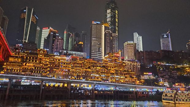 Mengenal Chongqing, 'The City of Rivers' di China nan Menyala di Malam Hari
