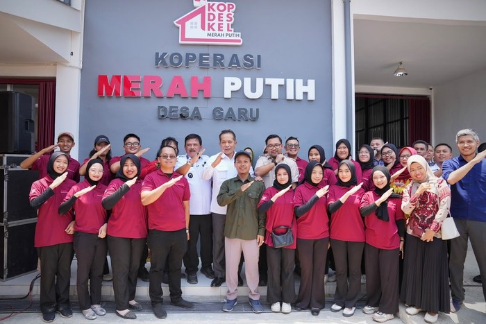 Menkop Cek Operasional KDKMP di Jatim, Pastikan Beroperasi Bertahap