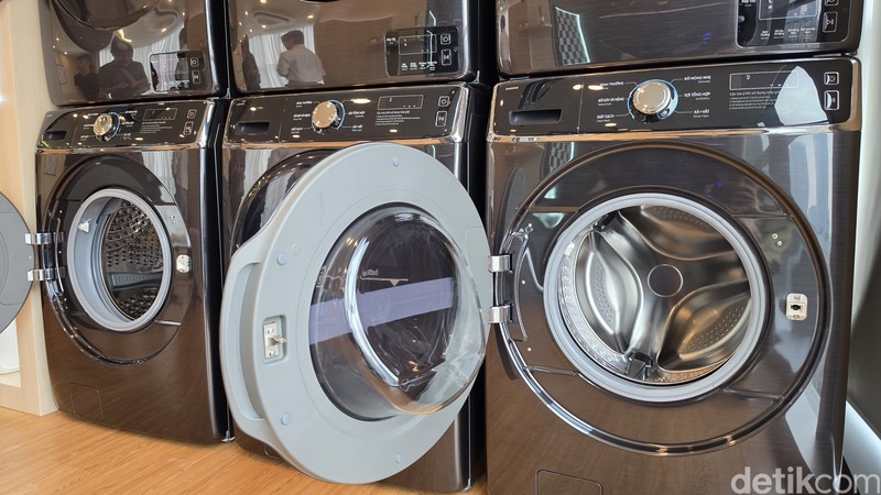 Samsung menghadirkan solusi mutakhir bagi orang-orang yang ingin buka bisnis laundry. Mesin cuci terbaru mereka punya kapasitas 18kg, dengan mesin pengering 14kg.