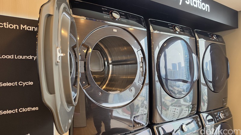 Samsung menghadirkan solusi mutakhir bagi orang-orang yang ingin buka bisnis laundry. Mesin cuci terbaru mereka punya kapasitas 18kg, dengan mesin pengering 14kg.