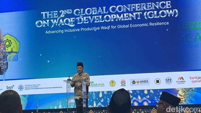 Menag Nasaruddin Umar berbicara di The 2nd Global Conference on Waqf Development (GLOW) di Jakarta Convention Center, Kamis (15/10/2026).