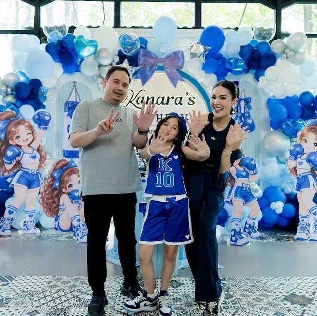 Nindy Ayunda dan Dito Mahendra Dadakan Rayakan Ultah Anak