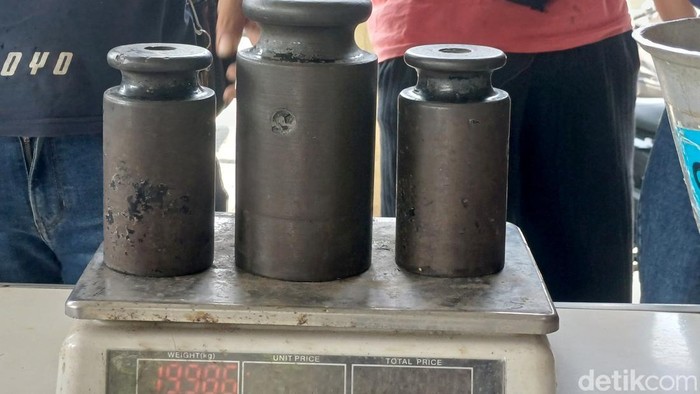 Pedagang Pasar Siwalankerto Sambut Positif Sidang Tera Ulang oleh Dinkopumdag Surabaya Pedagang Pasar Siwalankerto Sambut Positif Sidang Tera Ulang oleh Dinkopumdag Surabaya